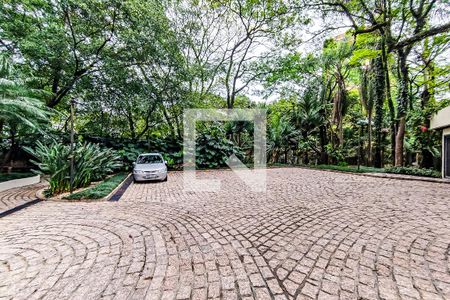 Apartamento à venda com 316m², 4 quartos e 4 vagas Apartamento à venda com 316m², 4 quartos e 4 vagasÁrea Comum - Vagas Visitantes