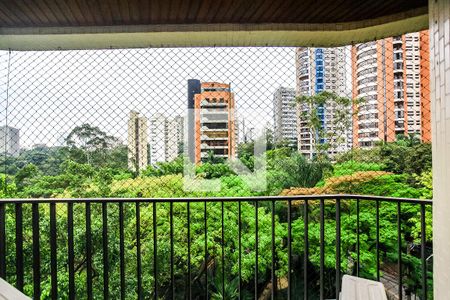 Apartamento à venda com 316m², 4 quartos e 4 vagas Apartamento à venda com 316m², 4 quartos e 4 vagasSuíte 2 - Varanda