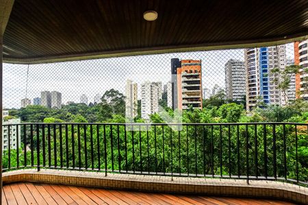 Apartamento à venda com 316m², 4 quartos e 4 vagas Apartamento à venda com 316m², 4 quartos e 4 vagasVaranda