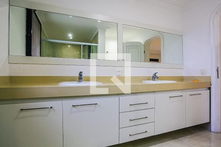 Apartamento à venda com 316m², 4 quartos e 4 vagas Apartamento à venda com 316m², 4 quartos e 4 vagasSuíte 1 - Banheiro