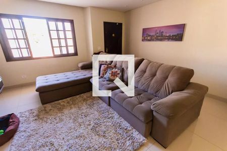 Sofá de casa para alugar com 4 quartos, 280m² em Parque das Nações, Santo André