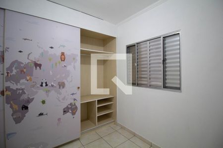 Quarto 2 de casa à venda com 3 quartos, 280m² em Vila Carmosina, São Paulo