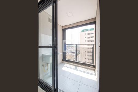 Sacada e área de serviço de apartamento à venda com 1 quarto, 30m² em Km 18, Osasco