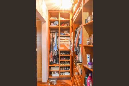 Casa à venda com 264m², 3 quartos e 5 vagas Casa à venda com 264m², 3 quartos e 5 vagasCloset da suíte