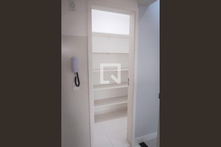 Apartamento para alugar com 81m², 2 quartos e 1 vaga Apartamento para alugar com 81m², 2 quartos e 1 vagaDespensa
