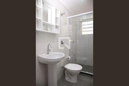 Banheiro de kitnet/studio à venda com 1 quarto, 24m² em Santana, Porto Alegre
