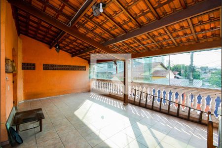 Casa à venda com 190m², 2 quartos e 2 vagas Casa à venda com 190m², 2 quartos e 2 vagasVaranda