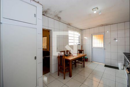 Casa à venda com 190m², 2 quartos e 2 vagas Casa à venda com 190m², 2 quartos e 2 vagasCozinha