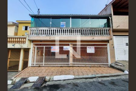 Casa à venda com 190m², 2 quartos e 2 vagas Casa à venda com 190m², 2 quartos e 2 vagasFachada
