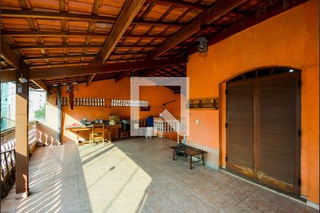 Casa à venda com 190m², 2 quartos e 2 vagas Casa à venda com 190m², 2 quartos e 2 vagasVaranda