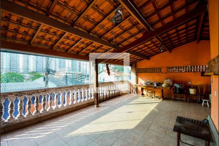 Casa à venda com 190m², 2 quartos e 2 vagas Casa à venda com 190m², 2 quartos e 2 vagasVaranda