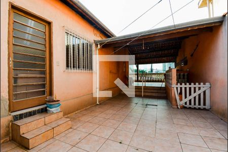 Casa à venda com 190m², 2 quartos e 2 vagas Casa à venda com 190m², 2 quartos e 2 vagasQuintal