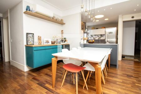 Sala- ambiente mesa de jantar e buffet  de apartamento para alugar com 2 quartos, 80m² em Moema, São Paulo