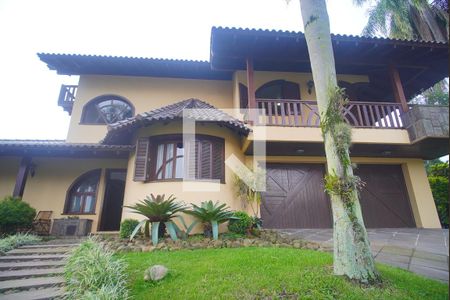 Casa à venda com 450m², 3 quartos e 2 vagasFachada