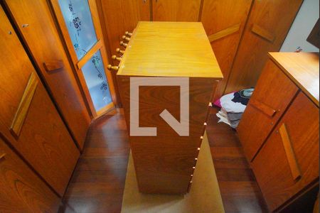 Casa à venda com 450m², 3 quartos e 2 vagasCloset da suíte