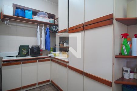 Casa à venda com 450m², 3 quartos e 2 vagasÁrea de Serviço