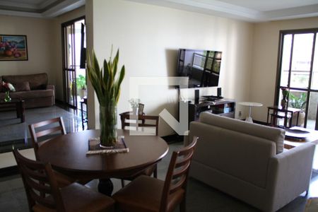 Sala de apartamento à venda com 4 quartos, 250m² em Setor Bueno, Goiânia