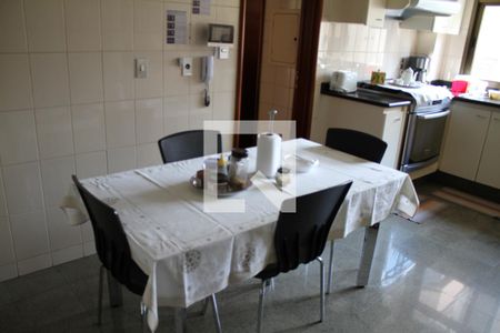Apartamento à venda com 250m², 4 quartos e 2 vagascozinha