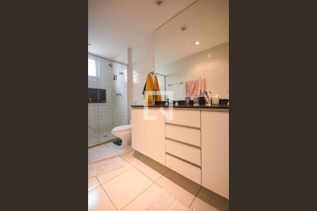 Apartamento para alugar com 168m², 3 quartos e 4 vagas Apartamento para alugar com 168m², 3 quartos e 4 vagasBanheiro suíte 3