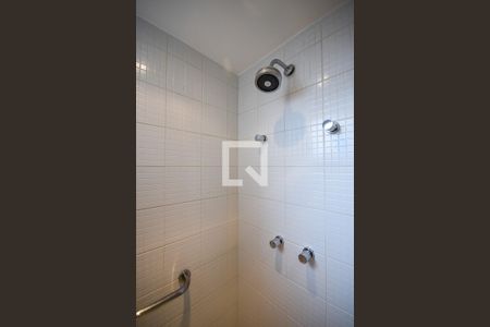 Apartamento para alugar com 168m², 3 quartos e 4 vagas Apartamento para alugar com 168m², 3 quartos e 4 vagasChuveiro do banheiro da suíte 1