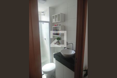 Banheiro de apartamento para alugar com 2 quartos, 43m² em Jardim das Margaridas, Salvador