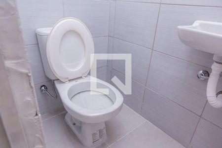 Banheiro do Quarto 2 de casa para alugar com 2 quartos, 105m² em Parque Cisper, São Paulo