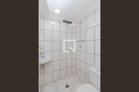 banheiro/ área de serviço de apartamento para alugar com 1 quarto, 29m² em Aclimação, São Paulo