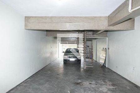 Casa à venda com 220m², 3 quartos e 6 vagas Casa à venda com 220m², 3 quartos e 6 vagasGaragem