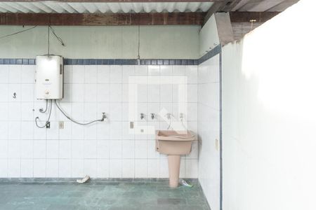 Casa à venda com 220m², 3 quartos e 6 vagas Casa à venda com 220m², 3 quartos e 6 vagasLavanderia