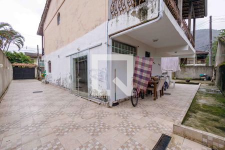 Casa de condomínio à venda com 290m², 3 quartos e 3 vagasQuintal