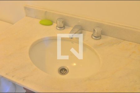 Apartamento à venda com 74m², 2 quartos e 1 vagaBanheiro Social