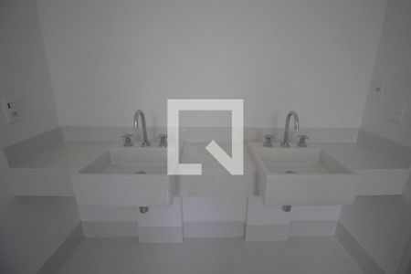 Apartamento à venda com 205m², 3 quartos e sem vaga Apartamento à venda com 205m², 3 quartos e sem vagaBanheiro da Suíte 1