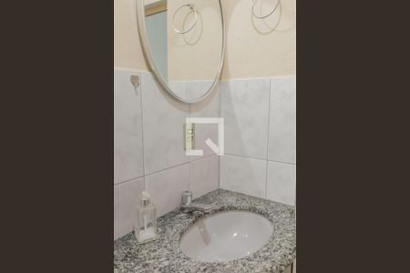 Banheiro de kitnet/studio à venda com 1 quarto, 50m² em Sagrada Família, Belo Horizonte