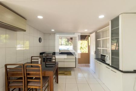 Sala/Cozinha de apartamento para alugar com 2 quartos, 80m² em Campo Comprido, Curitiba