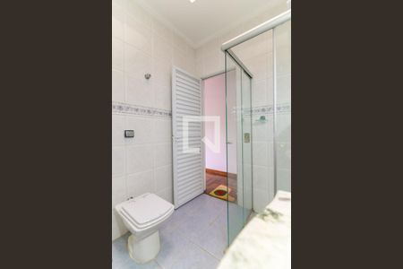 Casa à venda com 463m², 4 quartos e 6 vagasBanheiro da Suíte 2