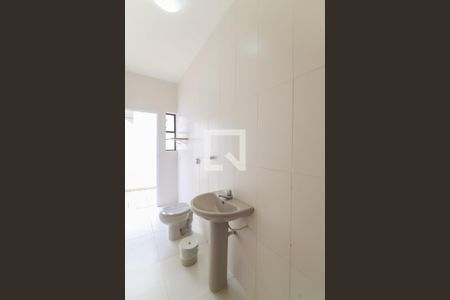 Casa à venda com 463m², 4 quartos e 6 vagasBanheiro da piscina