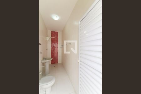 Casa à venda com 463m², 4 quartos e 6 vagasBanheiro da piscina