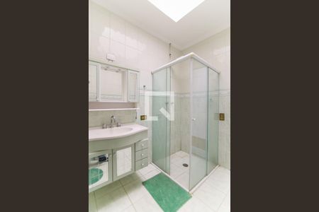 Casa à venda com 463m², 4 quartos e 6 vagasBanheiro da Suíte 1