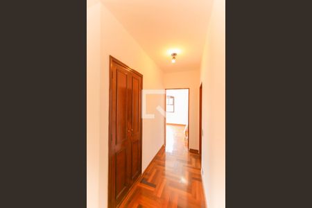 Casa à venda com 463m², 4 quartos e 6 vagasCorredor