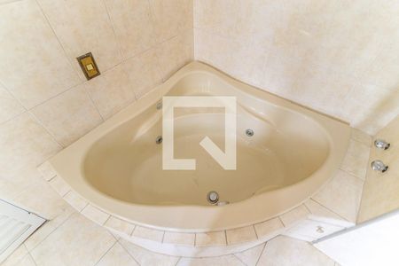 Casa à venda com 463m², 4 quartos e 6 vagasBanheiro da Suíte 4