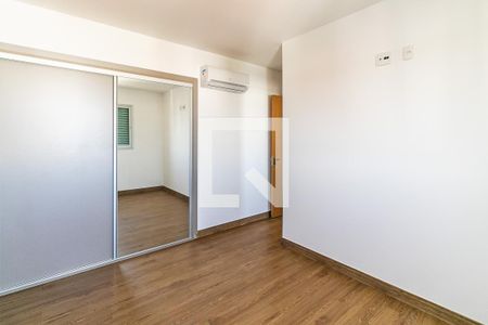 Apartamento à venda com 80m², 2 quartos e 2 vagas Apartamento à venda com 80m², 2 quartos e 2 vagasSuíte