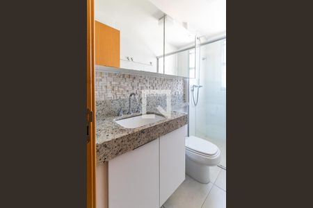 Apartamento à venda com 80m², 2 quartos e 2 vagas Apartamento à venda com 80m², 2 quartos e 2 vagasBanheiro da Suíte