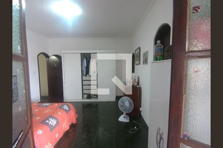 Casa à venda com 330m², 4 quartos e 5 vagasSuíte