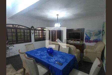 Casa à venda com 330m², 4 quartos e 5 vagasSala de jantar