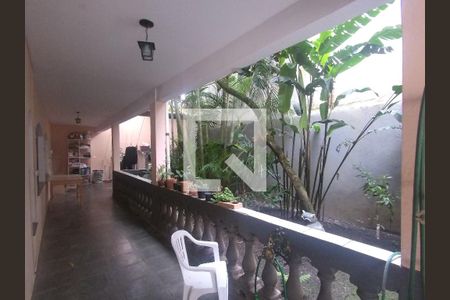 Casa à venda com 330m², 4 quartos e 5 vagasVaranda