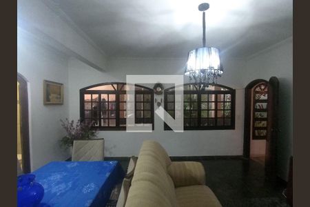 Casa à venda com 330m², 4 quartos e 5 vagasSala de jantar