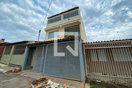 Casa para alugar com 102m², 4 quartos e sem vaga Casa para alugar com 102m², 4 quartos e sem vagaFachada