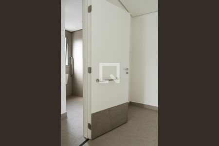Banheiro de kitnet/studio para alugar com 1 quarto, 92m² em Pompeia, São Paulo