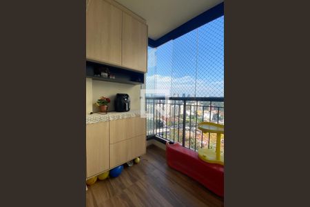 Sacada de apartamento para alugar com 2 quartos, 68m² em Jardim Tupanci, Barueri