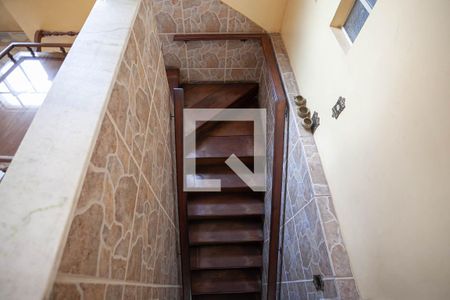 Casa à venda com 400m², 5 quartos e 2 vagasEscada